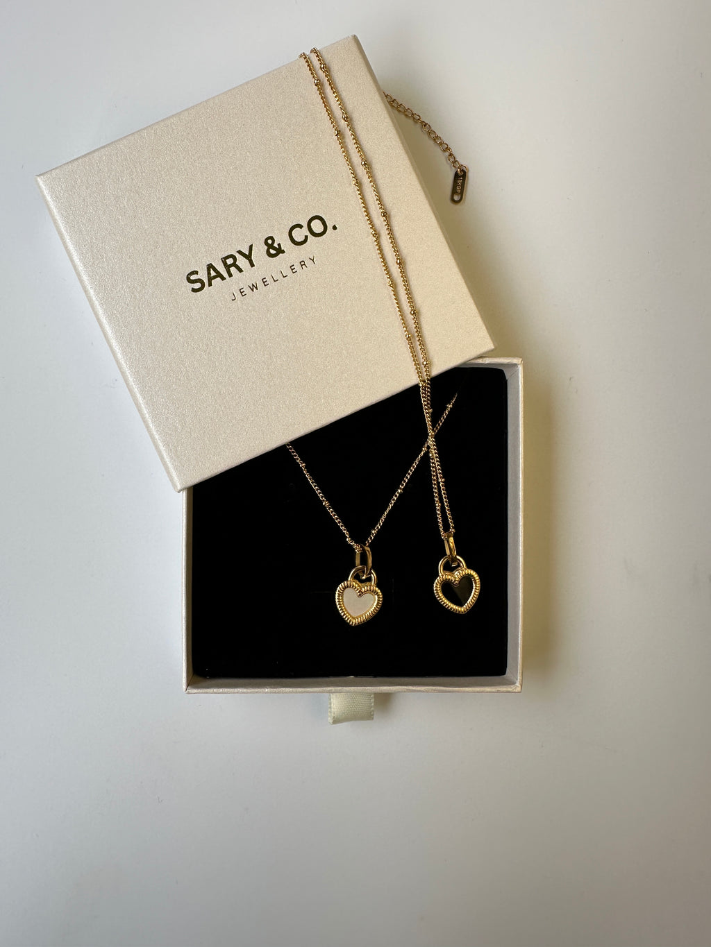 Layla - two-sided heart 18k gold plated stainless steel necklace