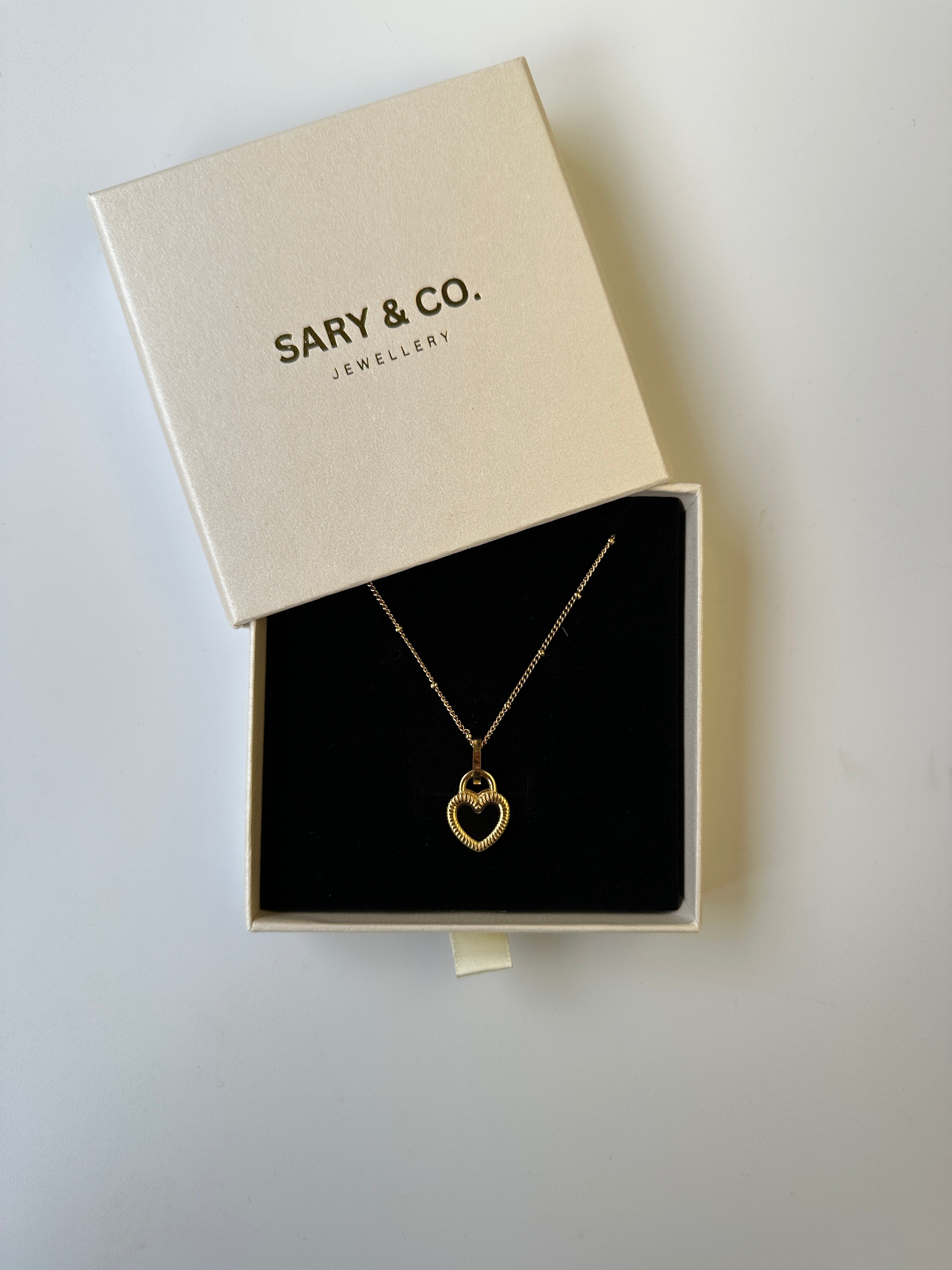 Layla - two-sided heart 18k gold plated stainless steel necklace