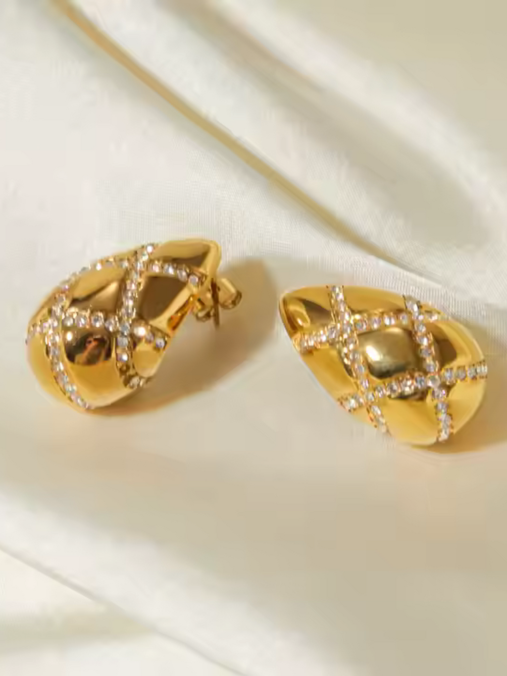 Teardrop earrings - 18k gold plated stainless steel earrings