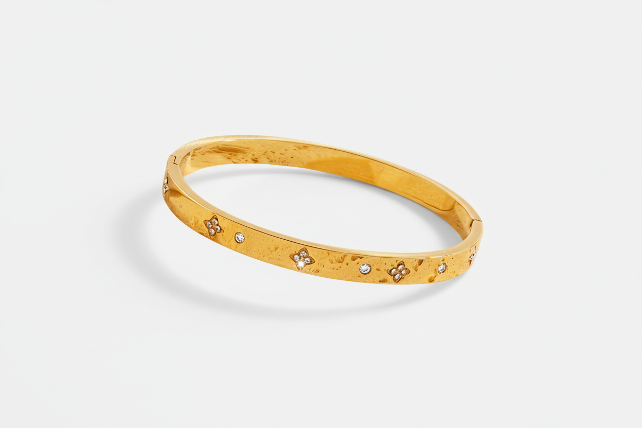 Sybil - 18k gold plated stainless steel clover bangle